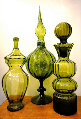 恩波利风格的橄榄绿色玻璃制品@混混就混混采集到漂亮的瓶子(826图)_花瓣工业设计